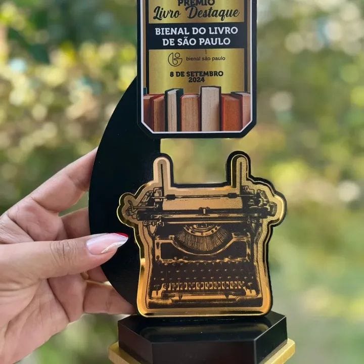 Troféu do Prêmio Livro Destaque da Bienal do Livro de São Paulo 2024